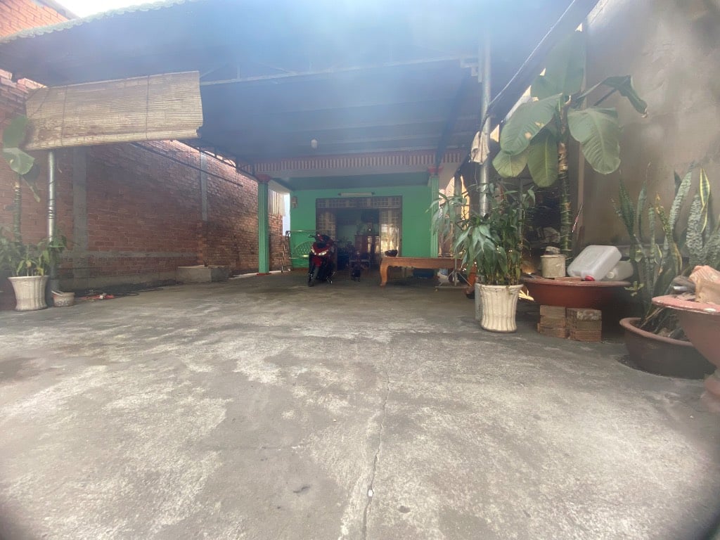 Bán nhà cấp 4 MT đường Nguyễn Văn Thành (ĐT741), đất full thổ cư