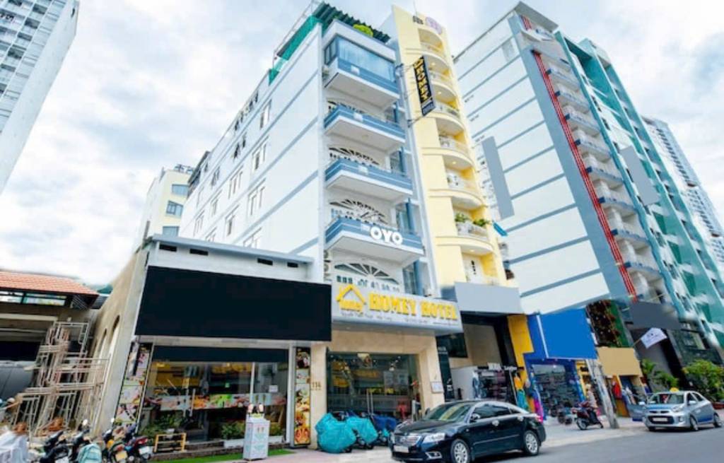 Khách Sạn Nguyễn Thiện Thuật, 2 mặt tiền, đang kinh doanh, Cách Biển Trần Phú 350m