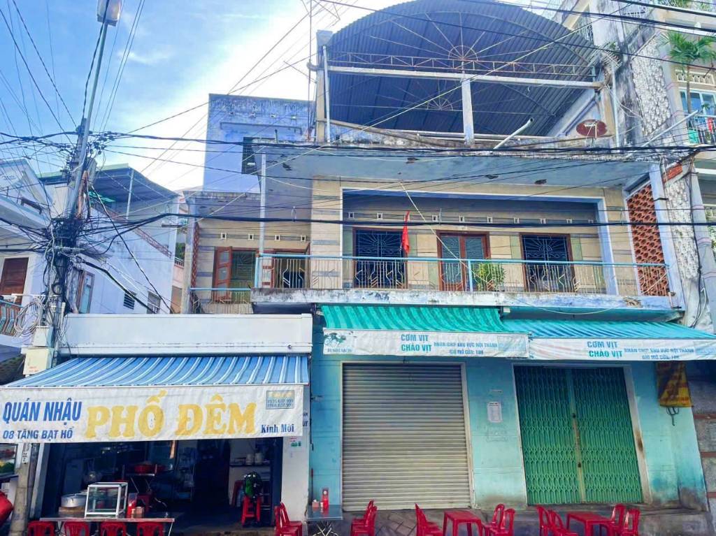 Nhà góc 2 mặt tiền Tăng Bạt Hổ, sát chợ Đầm, Cách biển Trần Phú 500m