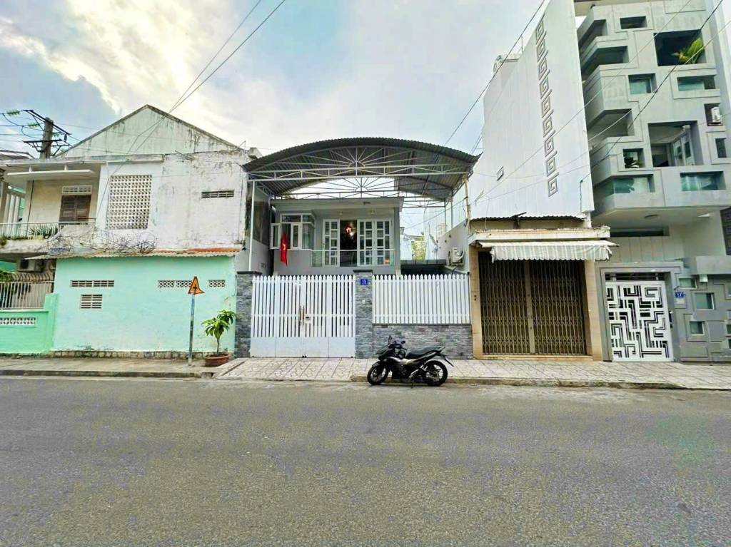 Bán nhà Mặt tiền Lê Chân, 2 tầng, siêu rộng, dài gần 11m