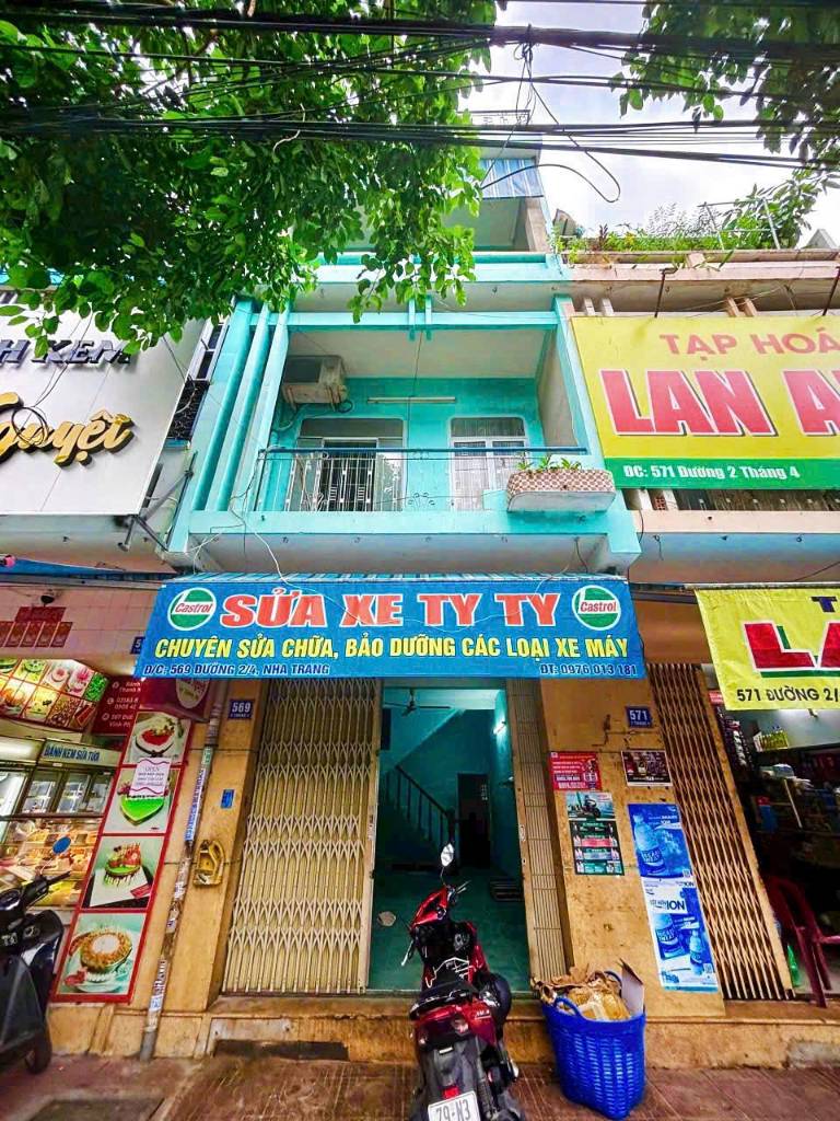 Nhà 3 tầng mặt tiền 2/4, Nằm giữa Cao Văn Bé bà Đoàn Trần Nghiệp, Gần biển Hòn Chồng