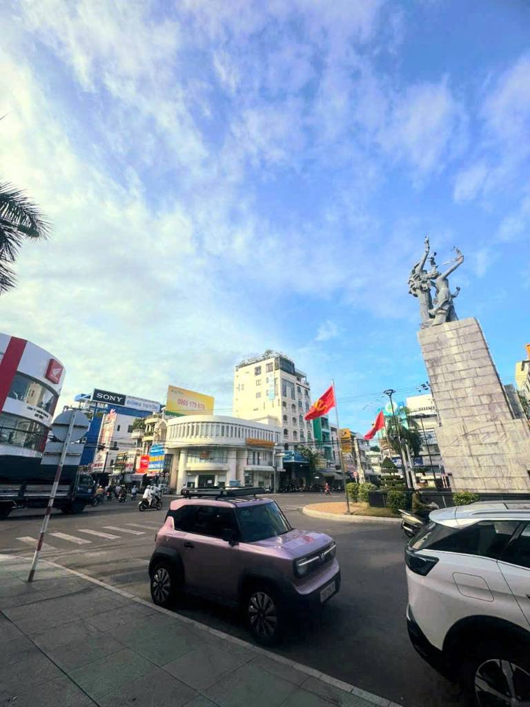 Đất Mặt tiền Quang Trung nối dài - đối diện Chánh Bổn - Tượng đài Chiến Thắng
