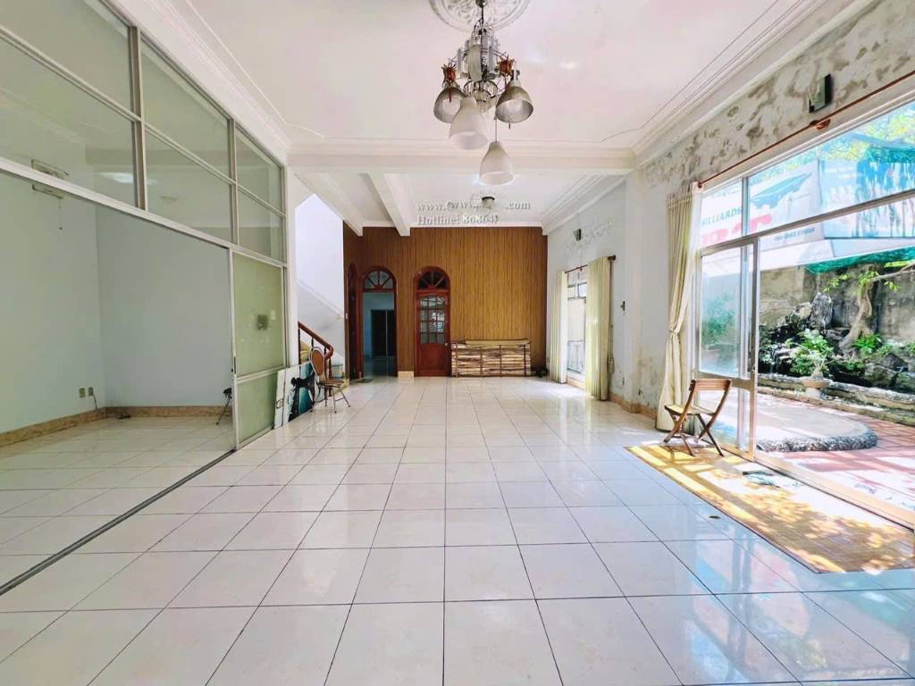 Nhà 3 tầng Trần Bình Trọng - ngang hơn 9,3m - cách biển Trần Phú 800m