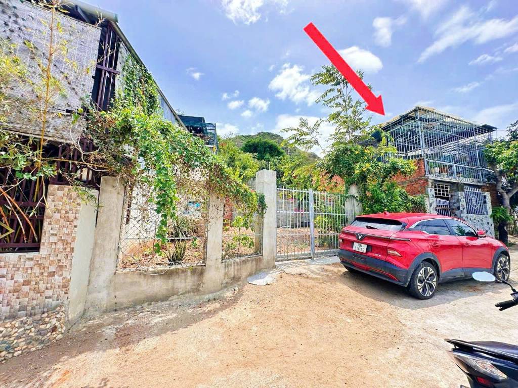 Nhà view biển đẹp miên man - thế đất tựa núi - Vĩnh Hoà, TP Nha Trang