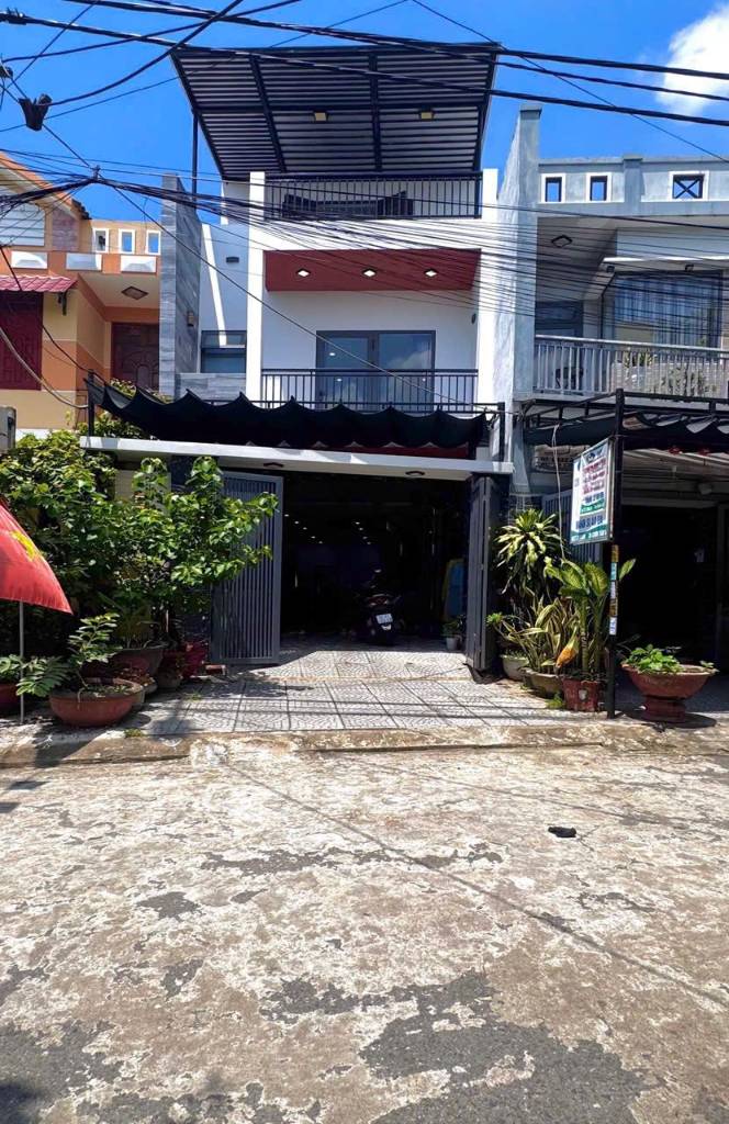 Bán nhà đẹp 3 tầng, gara ô tô, trung tâm Hòa Khánh, giá tốt