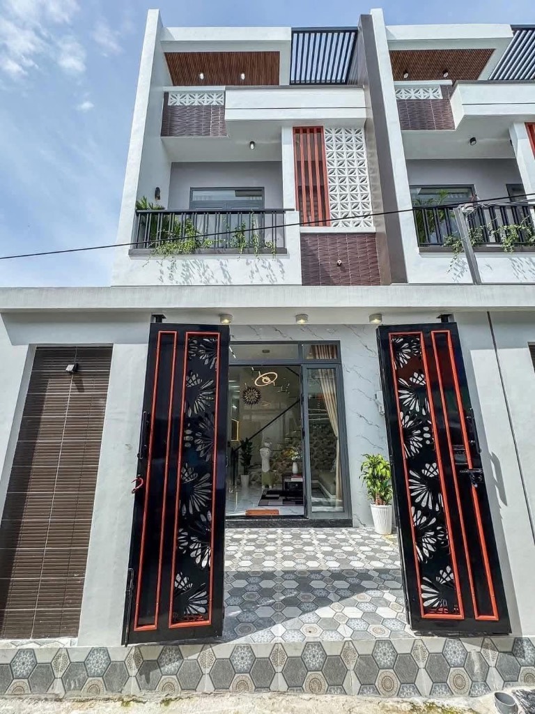 TIN NÓNG – BÁN GẤP NHÀ PHỐ 93M² – 2 TỶ 310 – GẦN CHỢ BÌNH CHÁNH – CHỦ KẸT TIỀN NGÂN HÀNG – SHR