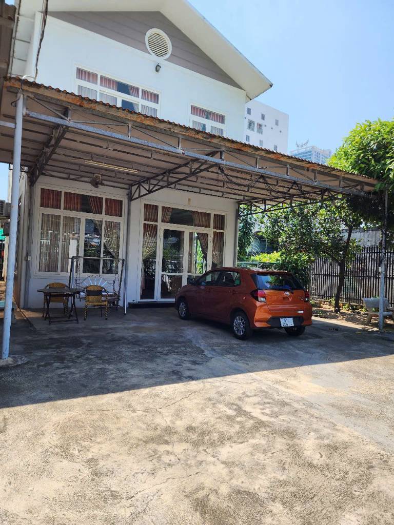 Mini biệt thự nhà vườn 2 tầng đường Nhà Thờ, cách biển Hòn Chồng 350m