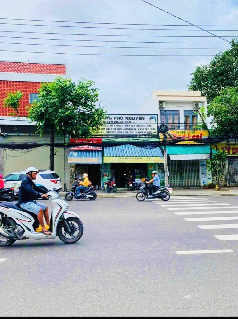 Nhà mặt tiền Lê Hồng Phong, không dính giải phân cách, đang cho thuê 15tr/ tháng