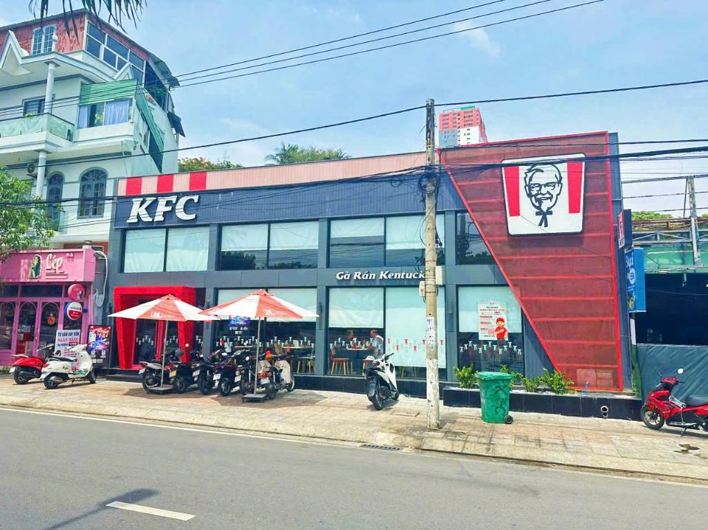 Nhà 2 tầng mặt tiền Phạm Văn Đồng, đối diện Hòn Chồng danh lam