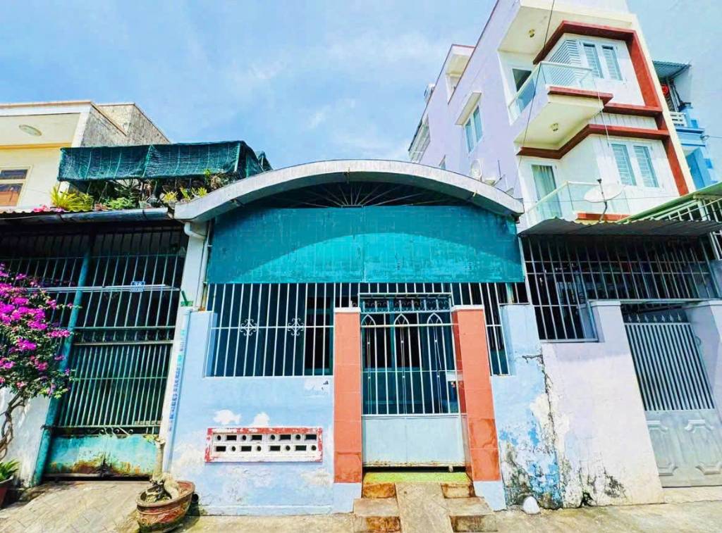 Nhà hẻm ô tô Lê Hồng Phong, gần ngã 3 Vân Đồn, cách biển 2km