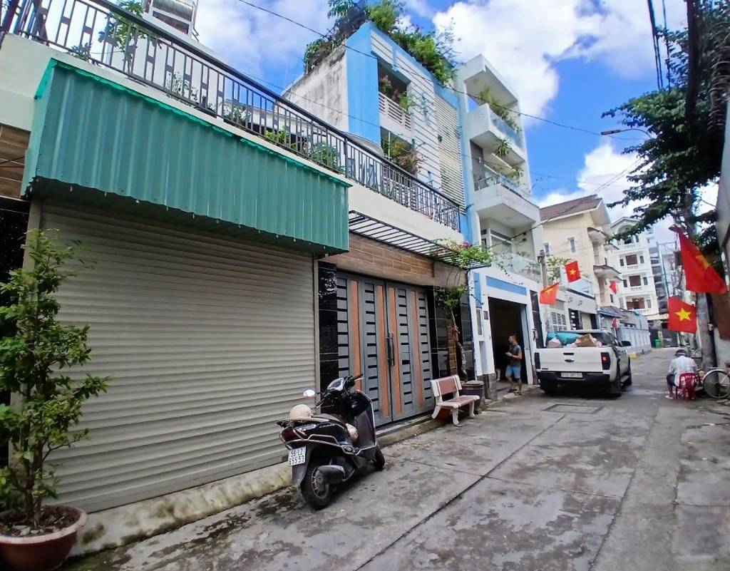 Bán nhà Quận 2( cũ) mặt tiền đường Ôtô thông gần Chợ Tân Lập, ngang 8,67m, Nhà 1 lầu có sân vườn 3pn 3wc