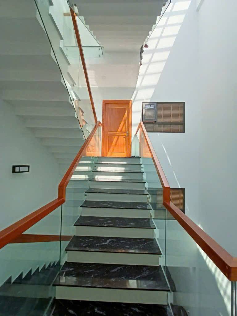 Bán nhà 4 tầng hẻm xe tải ngay Nguyễn Thị Thập, 5x27m, hẻm sạch an ninh, chủ thiện chí bán