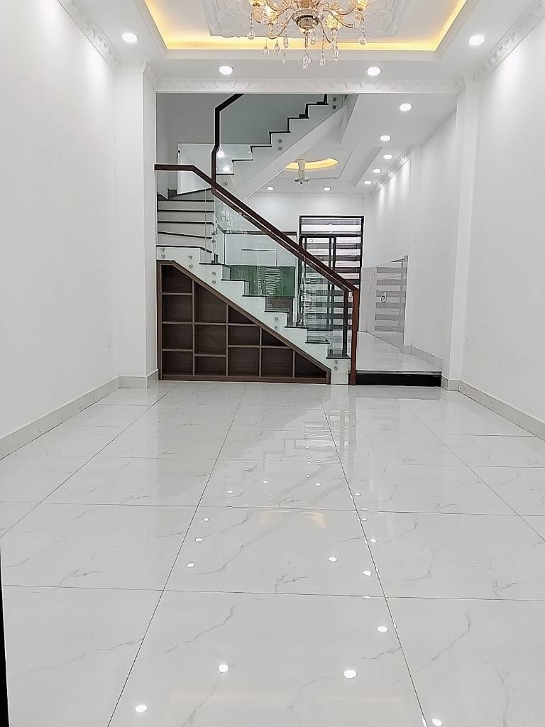 NHÀ KẾ THE SUN SAIGON – NHÀ BÈ, NHÀ TRỐNG 4 TẦNG, SÂN ĐẬU Ô TÔ – CHỈ 6.x TỶ