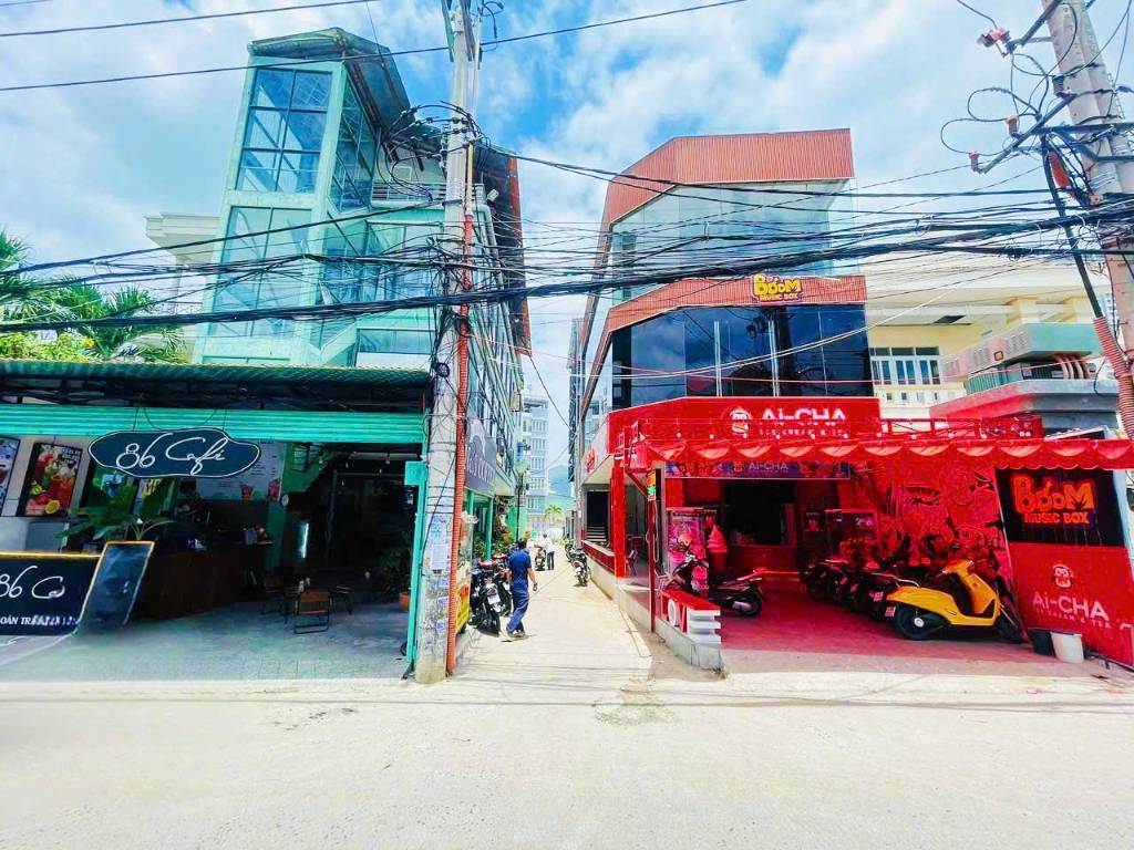 Nhà 3 tầng Đoàn Trần Nghiệp, cách biển Hòn Chồng 500m