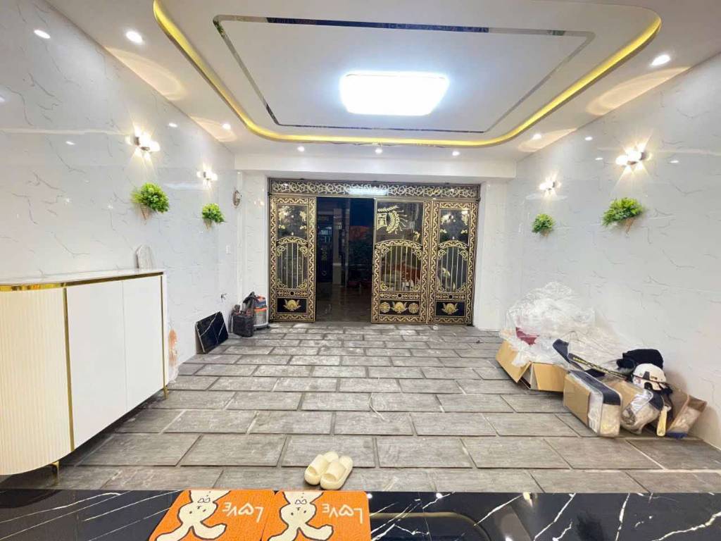 SIÊU PHẨM – NHÀ BÈ, NHÀ ĐẸP 4 TẦNG – HẺM XE HƠI 7 CHỖ – FULL NỘI THẤT – GIÁ TỐT 8.9 TỶ