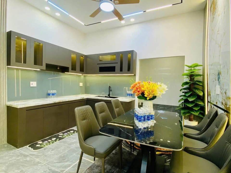 NHÀ 1 TRỆT 1 LẦU 110M² GẦN CHỢ BÌNH CHÁNH CHỈ 2 TỶ 500 TRIỆU – SỔ HỒNG RIÊNG