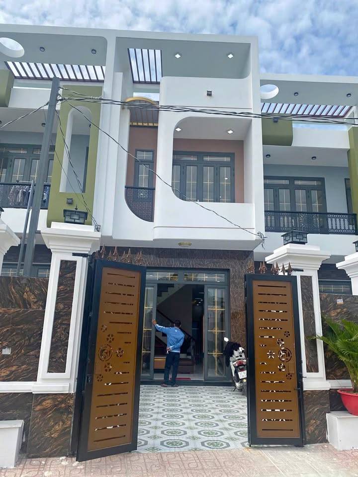CẦN BÁN GẤP NHÀ PHỐ GẦN CHỢ BÌNH CHÁNH, DIỆN TÍCH 112M² GIÁ 2 TỶ 600 TRIỆU
