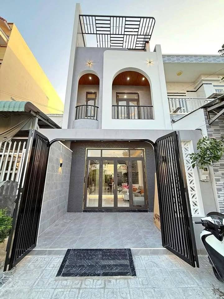 CHÍNH CHỦ CẦN BÁN NHÀ 112.6M² GẦN CHỢ BÌNH CHÁNH, GIÁ CHỈ 2 TỶ 700 TRIỆU