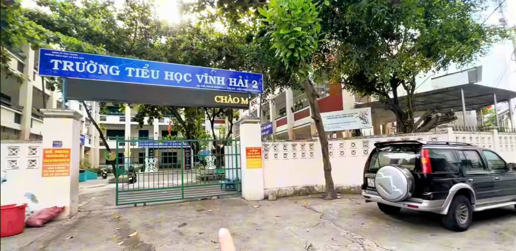 Nhà 4 tầng - sát trường Tiểu Học Vĩnh Hải - ra biển Hòn Chồng 800m