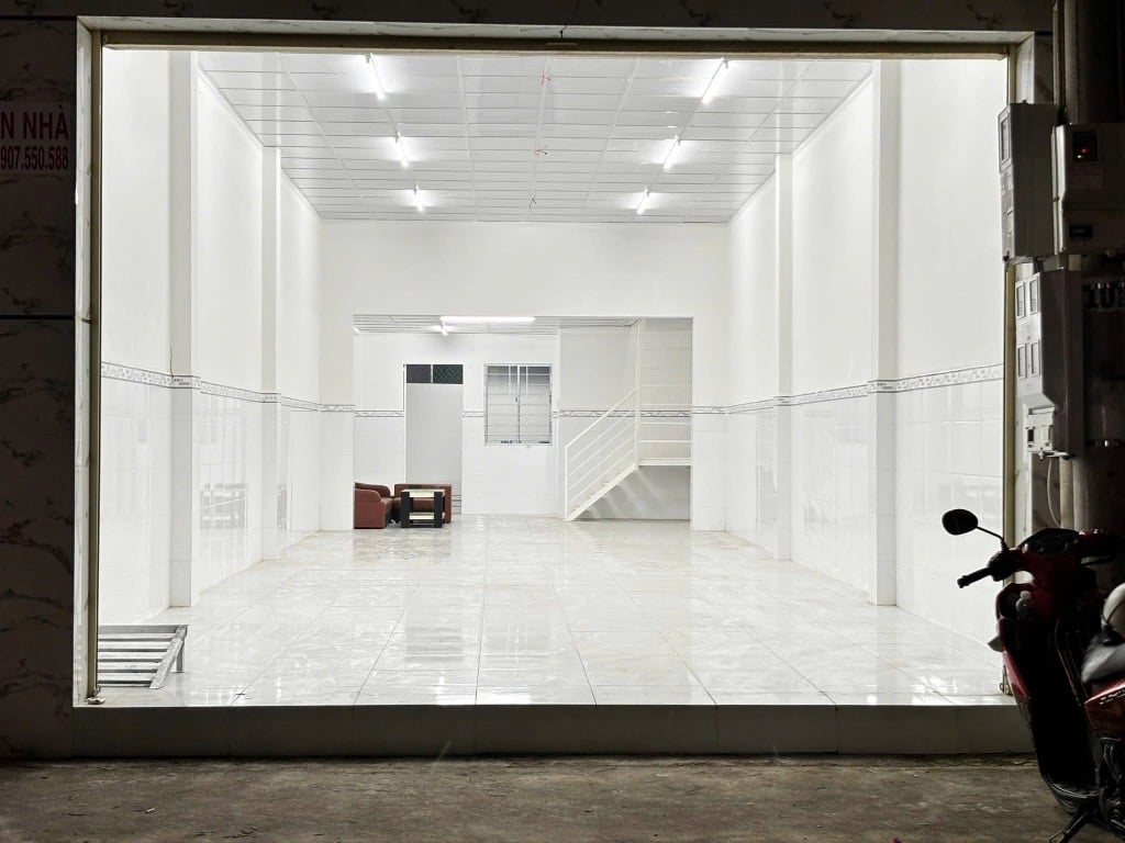Bán nhà 101m2 mặt tiền đường Đồng Khởi, gần trung tâm thương mại Bến Tre