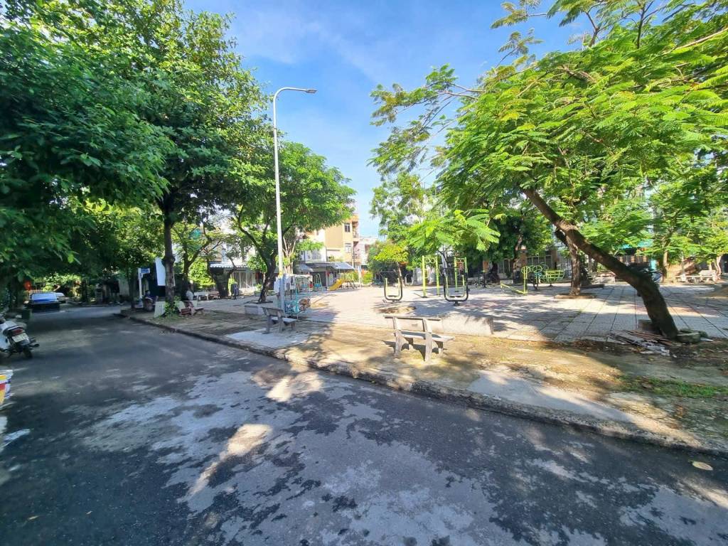 Tôi cần bán nhà c4 mặt tiền đường 3m75 Nại Thịnh 2 , Phường Sơn Trà ( nhà đối diện công viên )