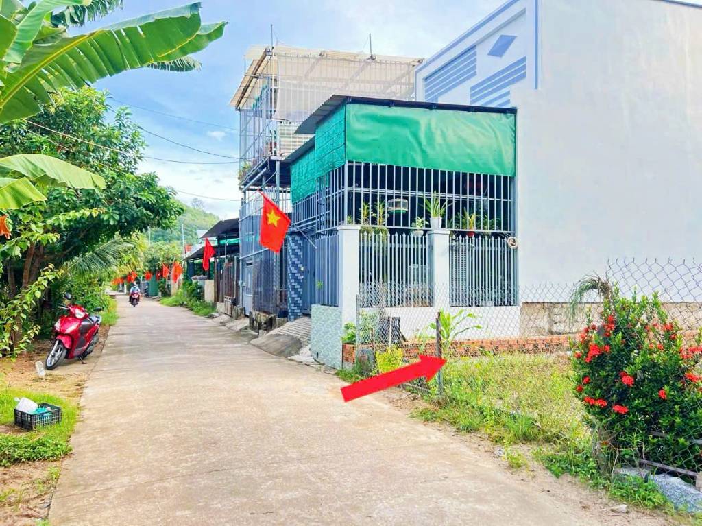 Sát cụm KCN Đắc Lộc, mặt tiền chính Đắc Lộc, cách Ql1A 190m