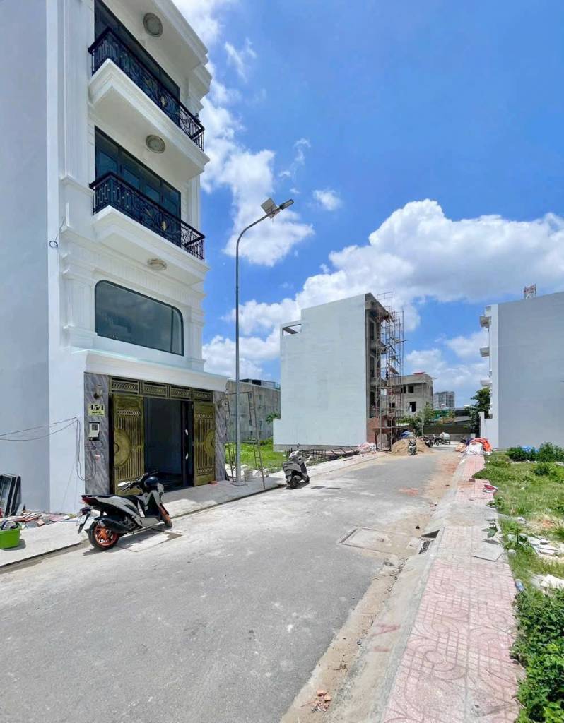 NHÀ PHỐ NGAY CHỢ HIỆP BÌNH, KDC ĐỒNG BỘ, DTSD 150M2
