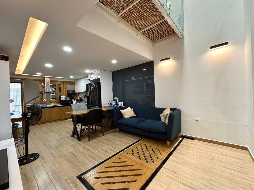 Bán nhà 5 tầng thiết kế sang trọng nội thất cao cấp Đường 2 Bà Trưng Quận 1 dt( 4 x 17m) giá 22 tỷ