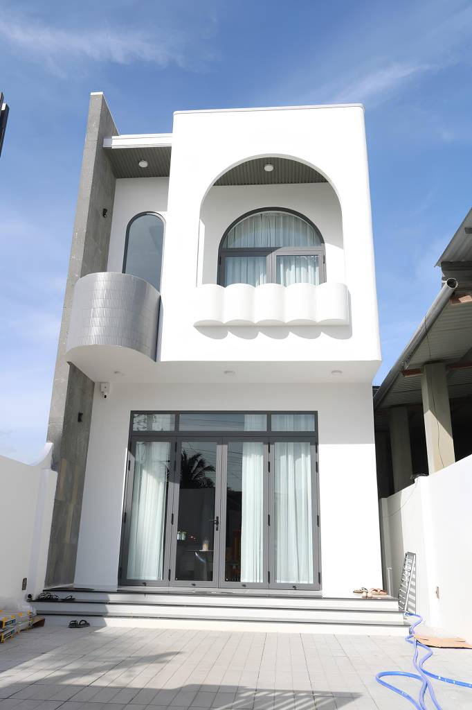 Nhà 1 trệt 1 lầu full nội thất Cần Đước 103,7m², vị trí đẹp, tiện kinh doanh - 2.5 tỷ