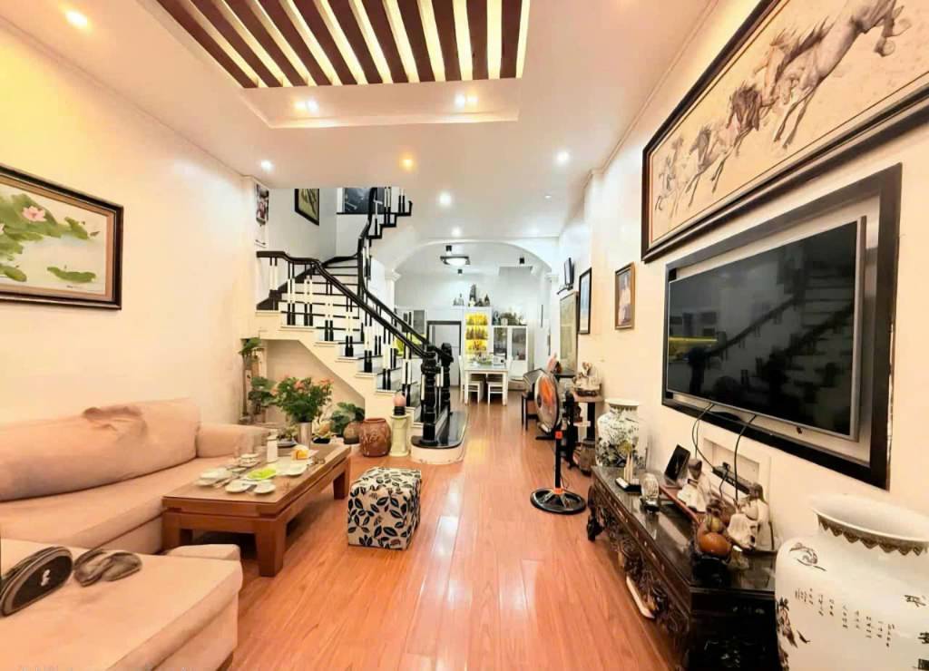 Bán nhà Lạc Long Quân Tây Hồ, Lô góc– 80m², 4 tầng, gần Hồ Tây, an cư lý tưởng, 19.5 tỷ