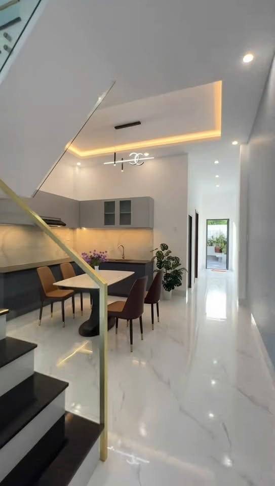 NHÀ ĐẸP HIẾM CÓ - NHÀ PHỐ LONG TRẠCH 112.6M² TẶNG NỘI THẤT CAO CẤP, GIÁ TỐT CHỈ 2.55 TỶ