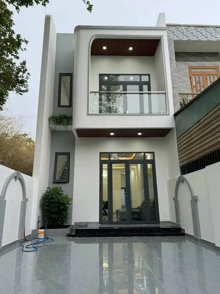 Nhà mới Cần Đước 112,6m² ngay Five Star, mặt tiền lớn, tiện kinh doanh, 2.6 tỷ