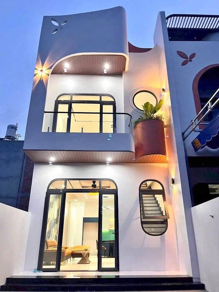NHÀ MỚI XÂY 100% TẠI RẠCH KIẾN - CẦN ĐƯỚC, GIÁ NHỈNH 2 TỶ, XE HƠI VÀO TẬN NHÀ