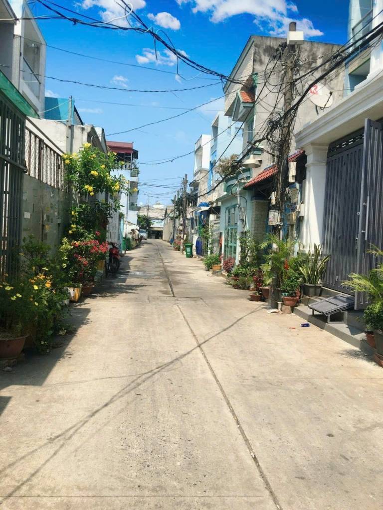 CẦN BÁN NHÀ 2,5 TẤM TÂN KIÊN, HẺM XE TẢI, GIÁ TỐT
