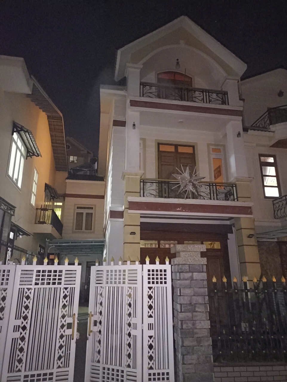 Bán villa Hùng Vương,  Phường 9, Đà Lạt - 5pn, full nội thất, hẻm ô tô - 20 triệu/tháng