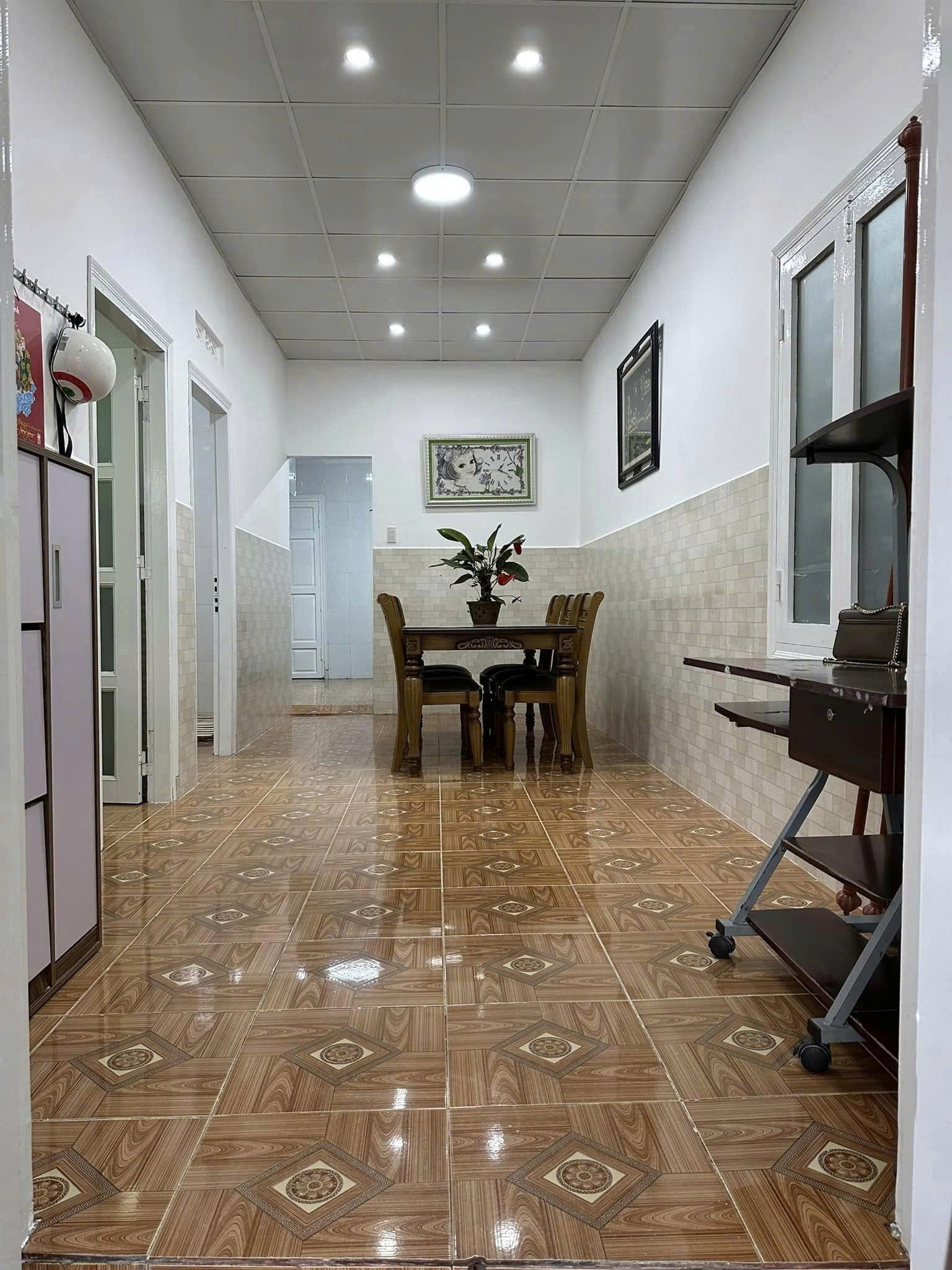 Bán nhà Lê Hồng Phong, Phường 4, Đà Lạt - 2pn, sổ riêng xd, trung tâm - giá 3 tỷ