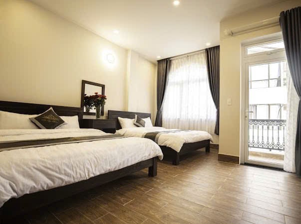 Bán khách sạn Nguyễn Thị Nghĩa P2 Đà Lạt - 8pn, thang máy, full nội thất