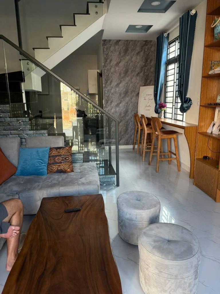 Nhà góc 2 mặt tiền Hoà Trung, Nhà New 2 Tầng, khá gần Nguyễn Chích