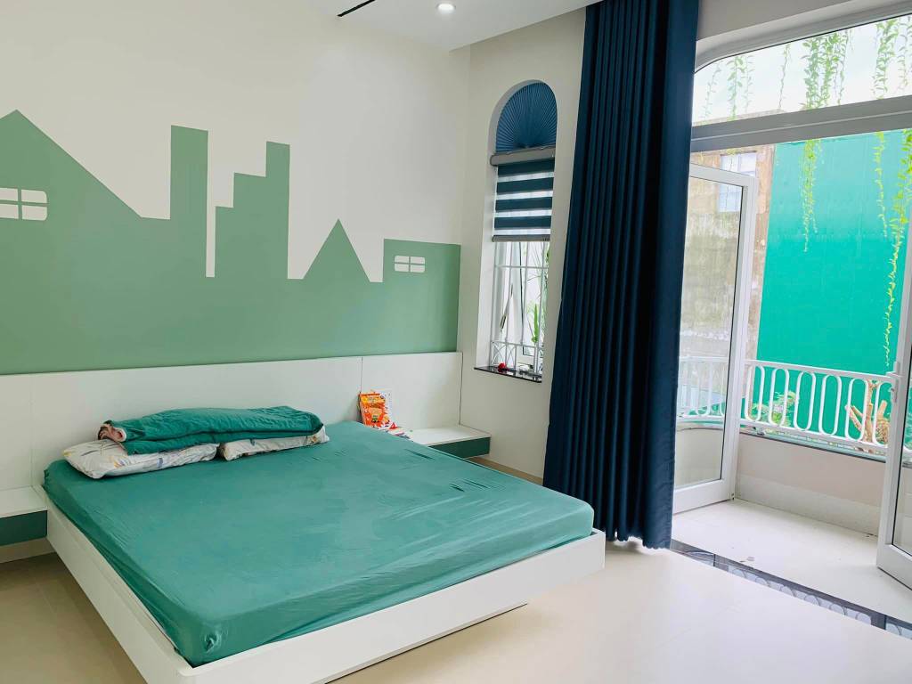 Nhà 1 trệt 1 lầu Cần Đước 103,7m², vị trí đẹp, full nội thất, kinh doanh - Giá  2.3 tỷ