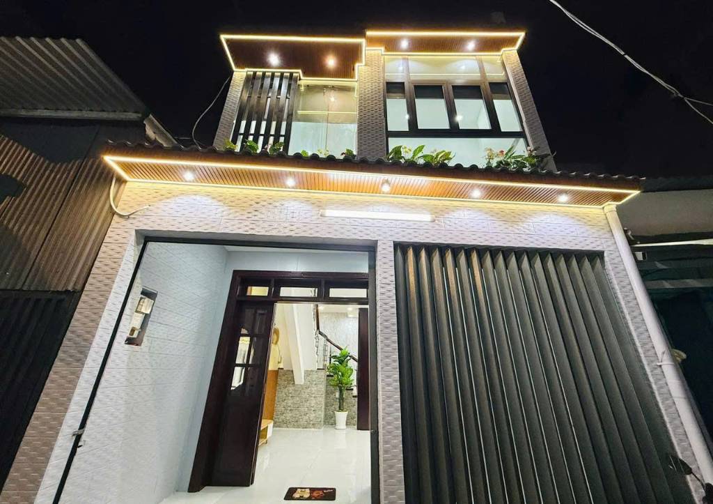 Nhà mới 95m² Bình Chánh–Long An full nội thất , kdc sầm uất, hoàn công, 2.3tỷ