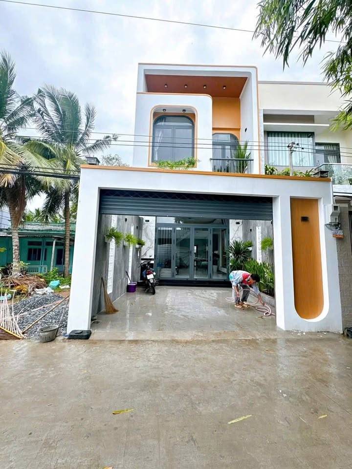 NHÀ PHỐ 101M² HIỆN ĐẠI GẦN CHỢ BÌNH CHÁNH, GIÁ CHỈ 2.1 TỶ, TẶNG FULL NỘI THẤT CAO CẤP!