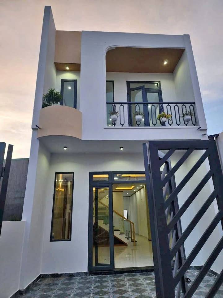 MỞ BÁN! NHÀ PHỐ 104M² Ở LONG TRẠCH - GIÁ 2.2 TỶ, CƠ HỘI VÀNG SỞ HỮU NGÔI NHÀ ĐẸP!
