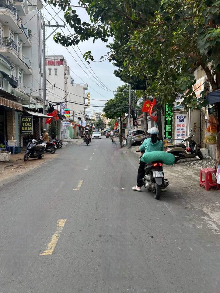 VIP Q2: NHÀ HẺM NHỰA 6M ĐƯỜNG 42 BÌNH TRƯNG – OTO NGỦ TRONG NHÀ – 68M² – 7,2 TỶ
LH: THIỆN NHÀ ĐẤT Q2