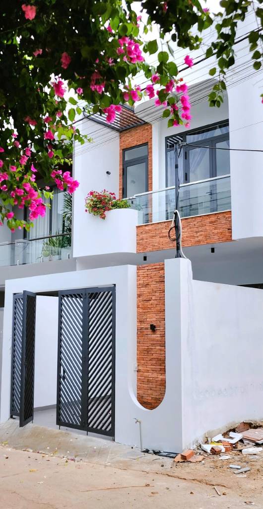Nhà mới Long Trạch - Chỉ 2 tỷ 6 đã hoàn công ,khu dân cư sầm uất, vay ngân hàng 70%