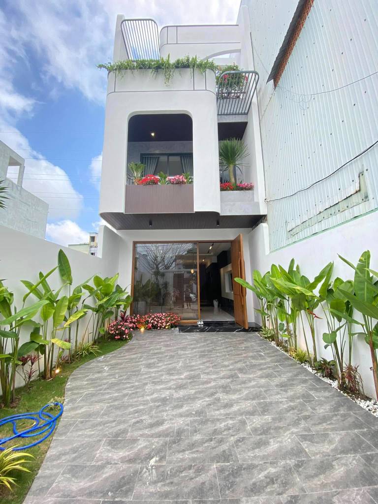 Nhà phố Cần Đước 95m² kdc sầm uất, hoàn công, vị trí đẹp, giá chỉ 2 tỷ