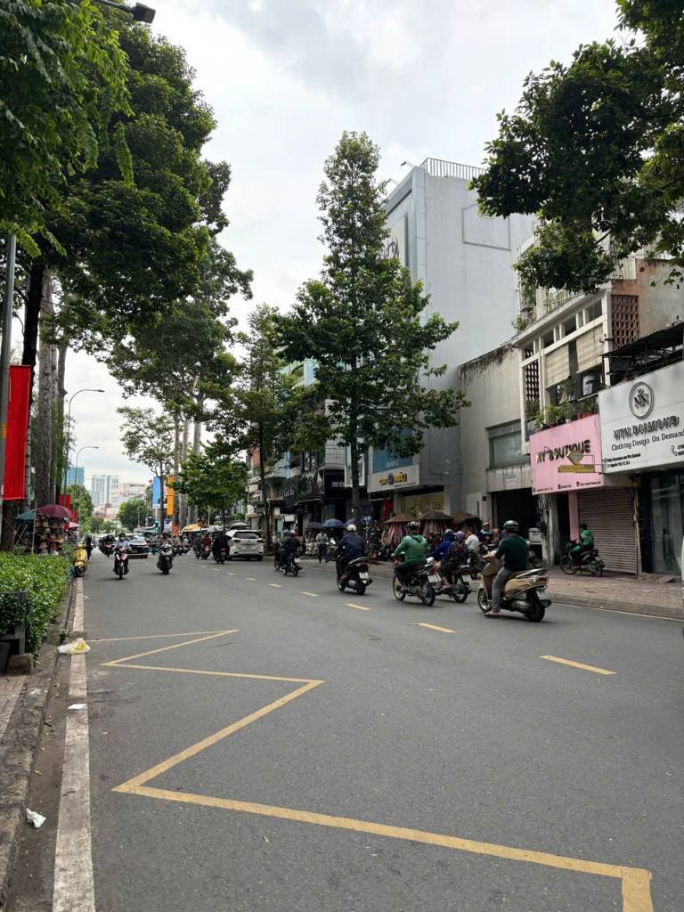 Bán Nhà Mặt Tiền Nguyễn Trãi – 4 x 10m – P.2, Q.5 – 5 Tầng – Giá Chỉ 22,3 Tỷ TL