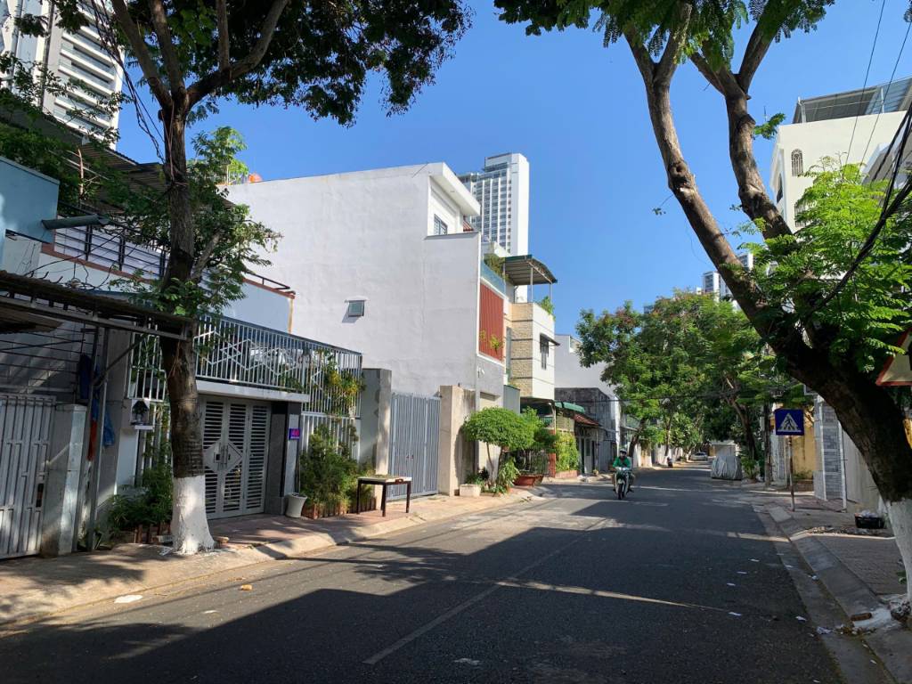 Đất Lê Văn Huân, ngang 6,5m, cách biển Ba Làng 190m