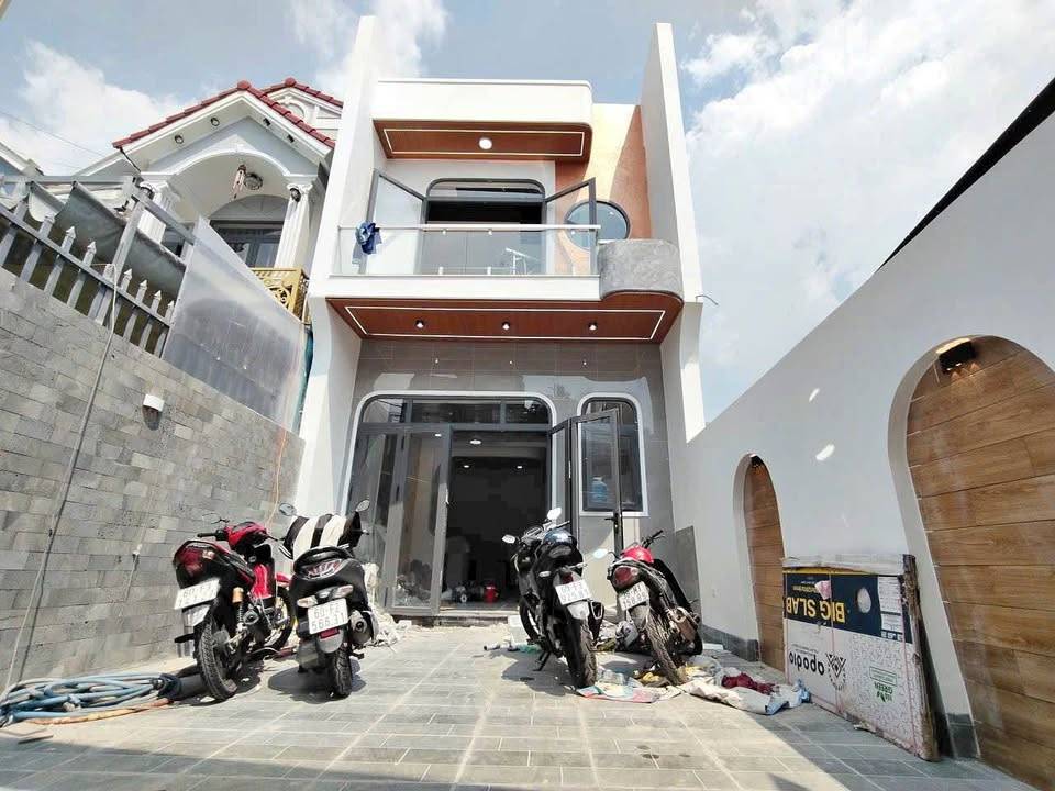 NHÀ PHỐ 102,5M² GIÁ TỐT NHẤT CHỈ 2.2 TỶ - VỊ TRÍ ĐẮC ĐỊA, FULL NỘI THẤT - SẴN SÀNG DỌN VÀO Ở