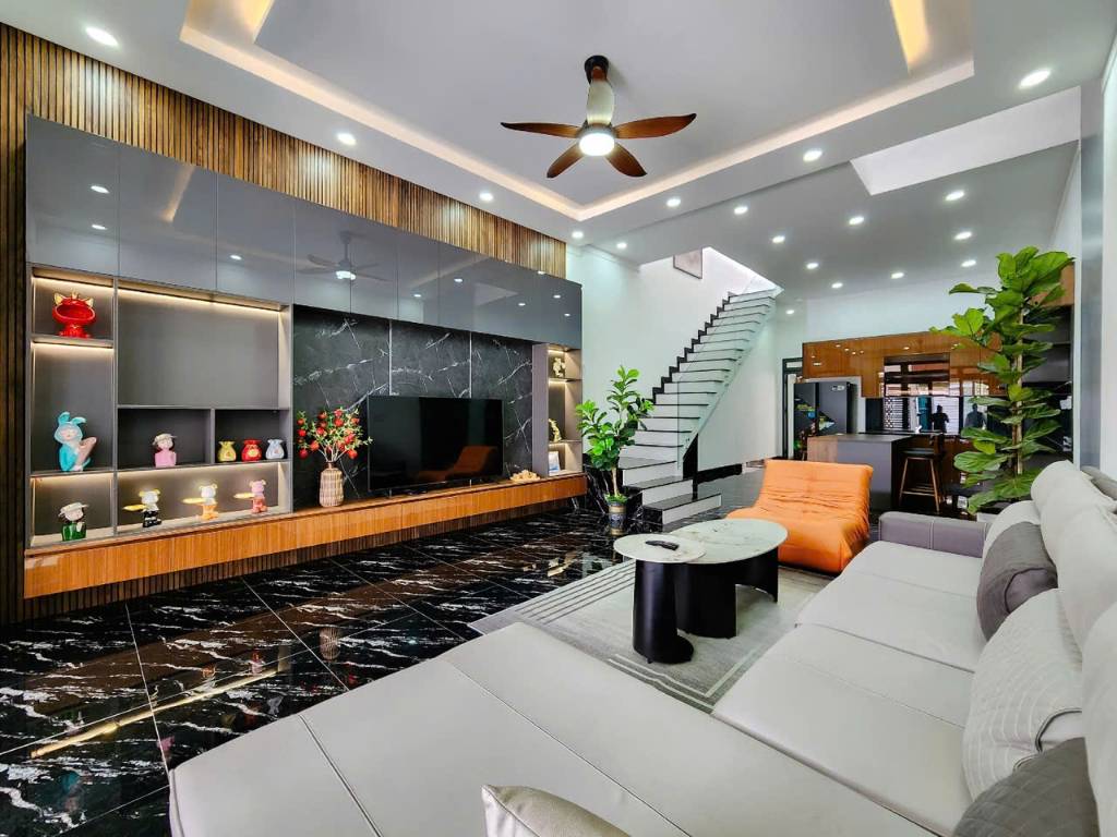 NHÀ PHỐ 110M² LONG TRẠCH CẦN ĐƯỚC, SHR, MẶT TIỀN 8M, SÂN Ô TÔ RỘNG, TIỆN KINH DOANH, 2.3 TỶ.