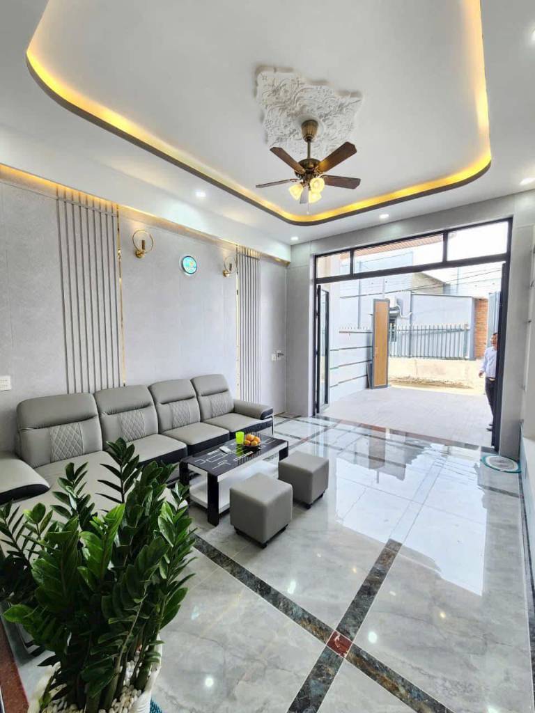 Bán nhà phố Cần Đước, kdc sầm uất, dt 95m², hoàn công, vị trí đẹp, giá chỉ 2.3 tỷ